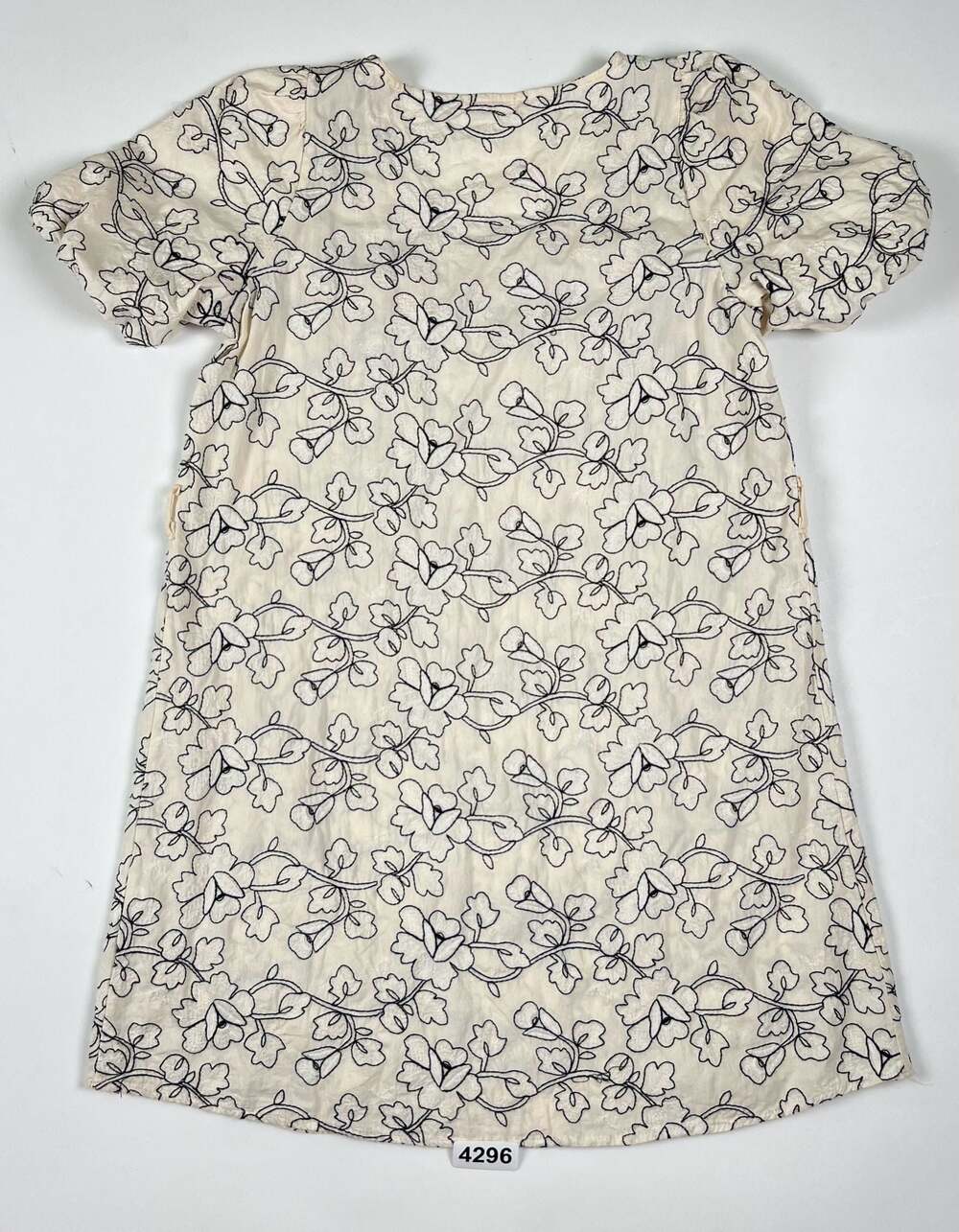Kindred Floral Embroidered Square Neck Puff Sleeve Dress Medium